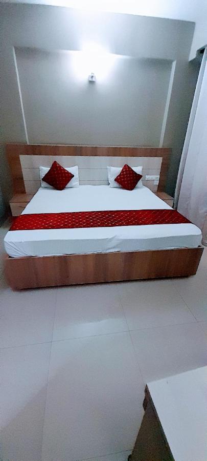 Shridham Holiday Vrindavan Ngoại thất bức ảnh